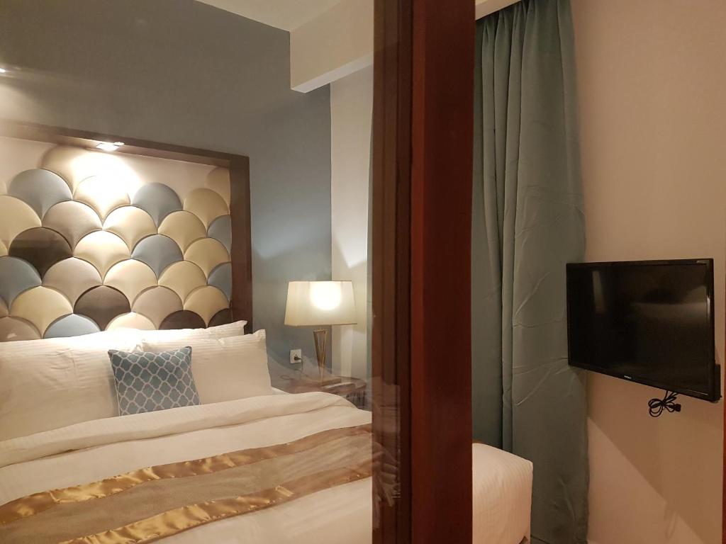 Voodi või voodid majutusasutuse Ferra Hotel and Garden Suites toas