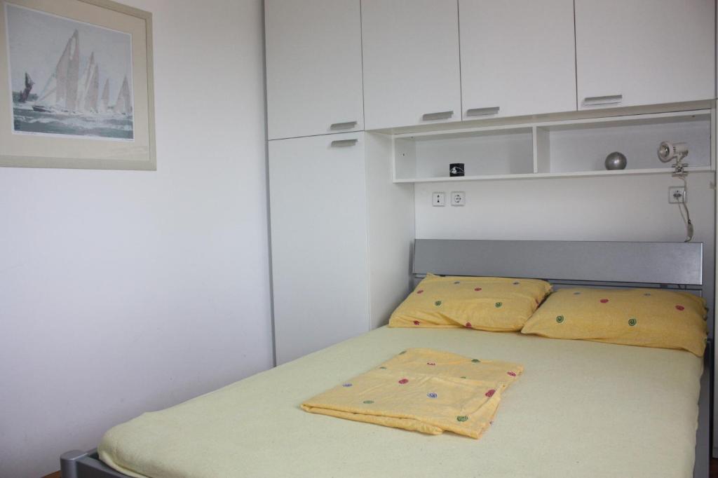Postel nebo postele na pokoji v ubytování Apartments JTV Simuni