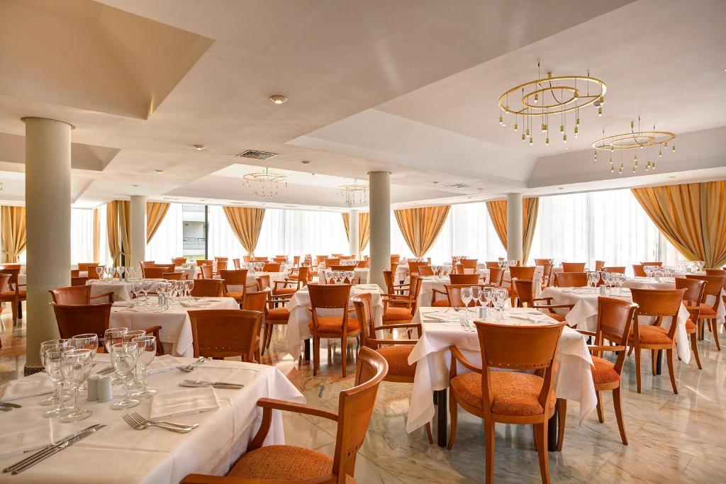 Restaurace v ubytování Hipotels Sherry Park