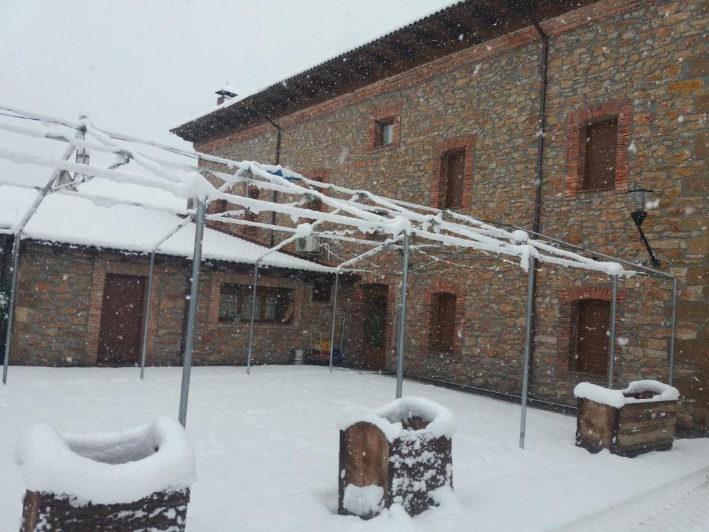 Apartamentos Turísticos EL Duende de Carricuende during the winter