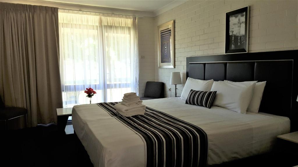 Hibiscus Lakeside Motel - Chambre Roi Avec Vue Sur Le Lac