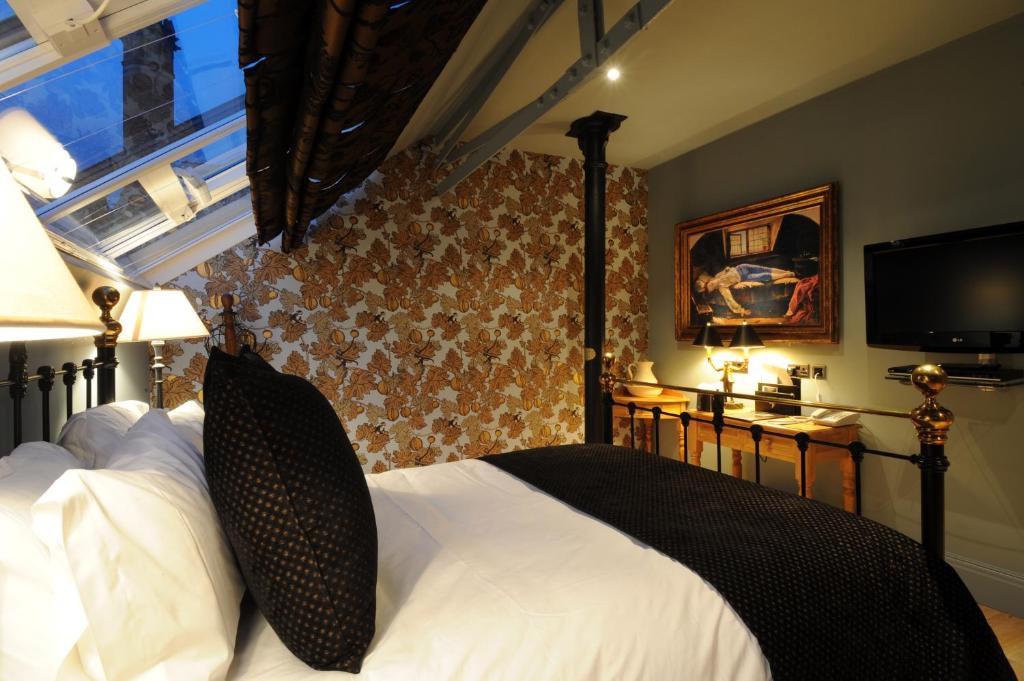 TV a/nebo společenská místnost v ubytování Velvet Hotel Manchester, WorldHotels Crafted