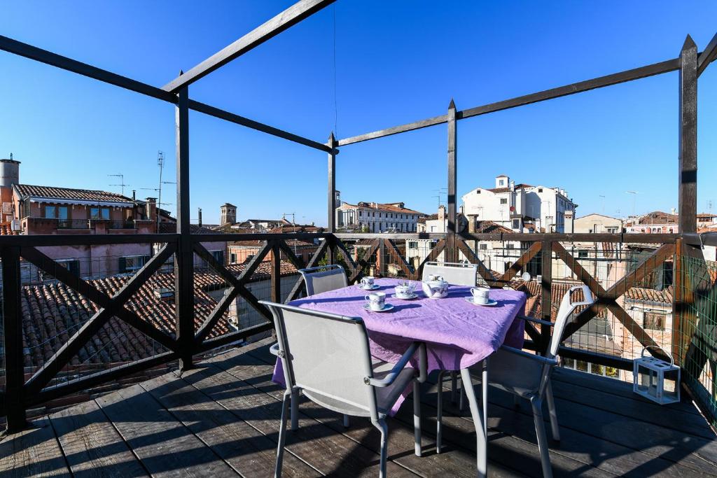 a table and chairs on a balcony with a view at Rialto Apartment in Venice