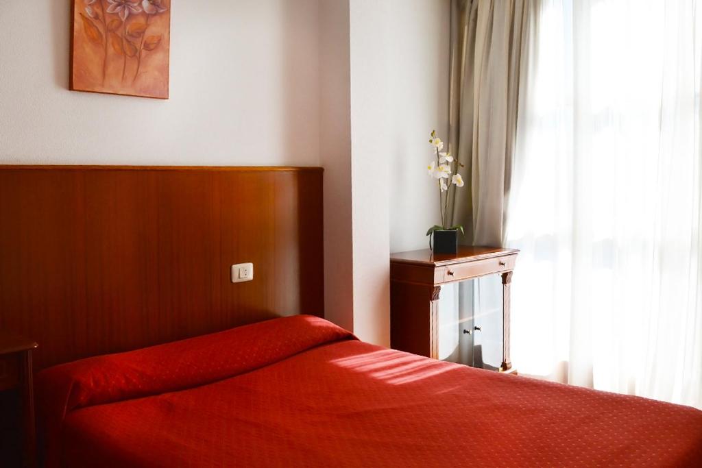 Postel nebo postele na pokoji v ubytování Hotel Os Caracoles