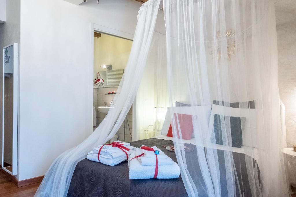 Postel nebo postele na pokoji v ubytování Abbraccio di Romeo