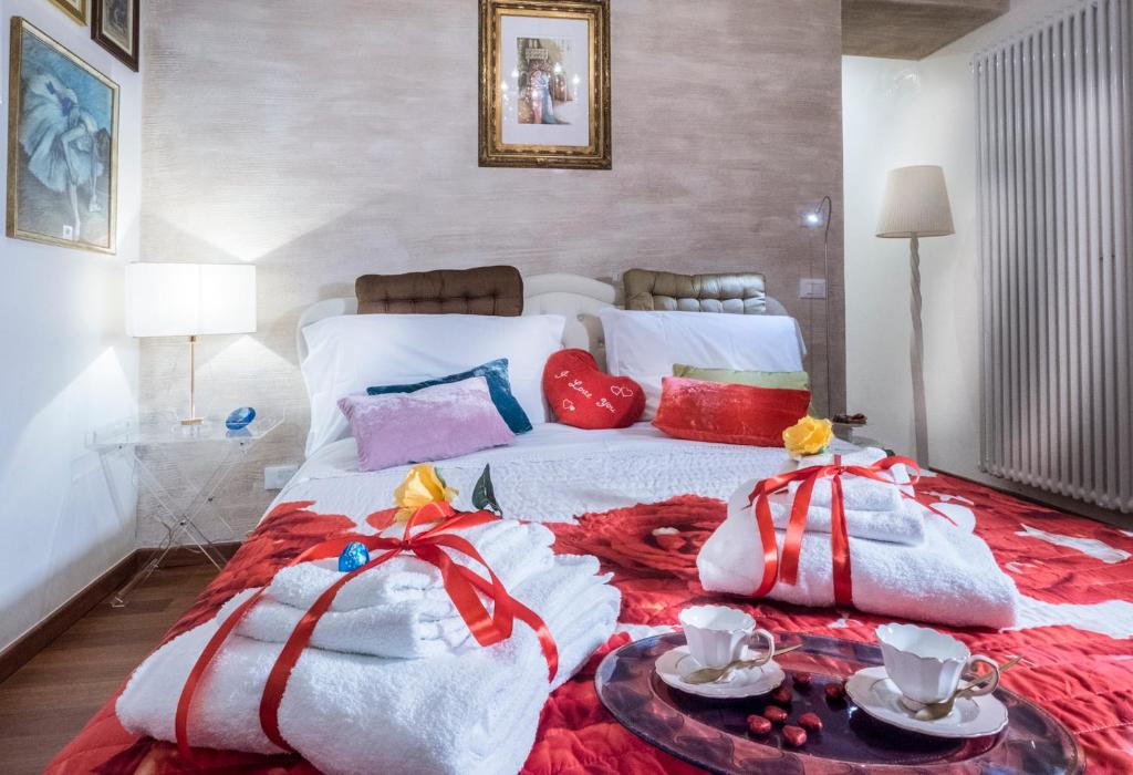 Postel nebo postele na pokoji v ubytování Abbraccio di Romeo