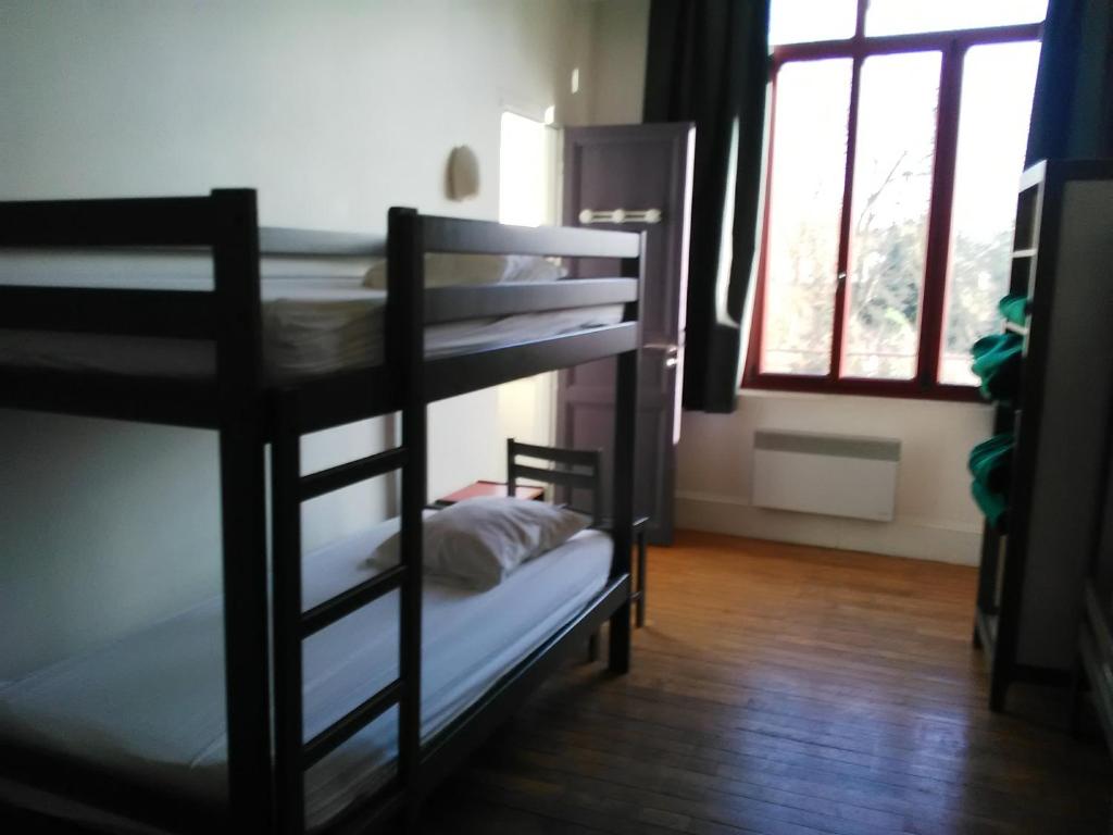 Bunk bed o mga bunk bed sa kuwarto sa La Maison des Randonneurs