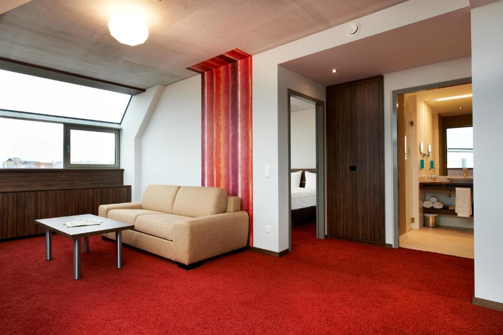 Simm's Hotel - cityhotel next to Metro U3 - Resim 39