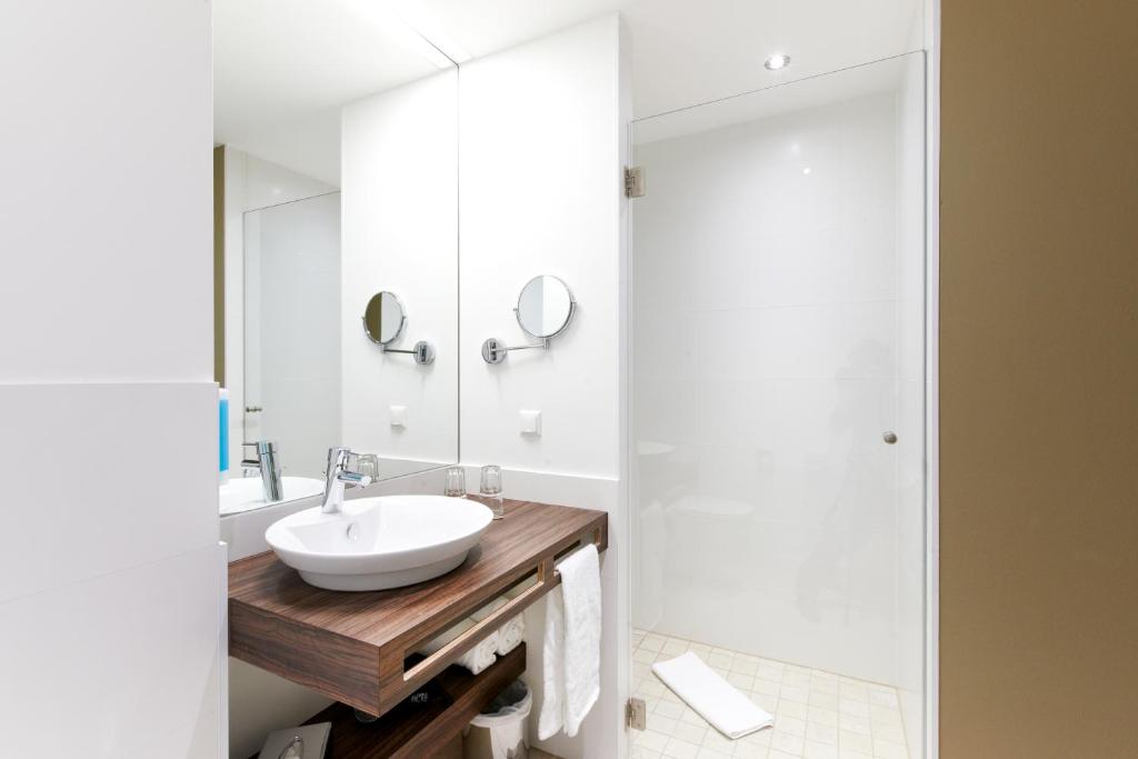 Simm's Hotel - cityhotel next to Metro U3 - Resim 36