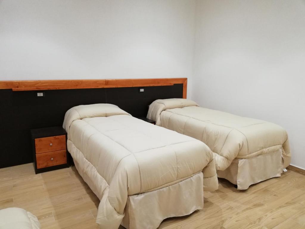 Łóżko lub łóżka w pokoju w obiekcie B&B Controtempo