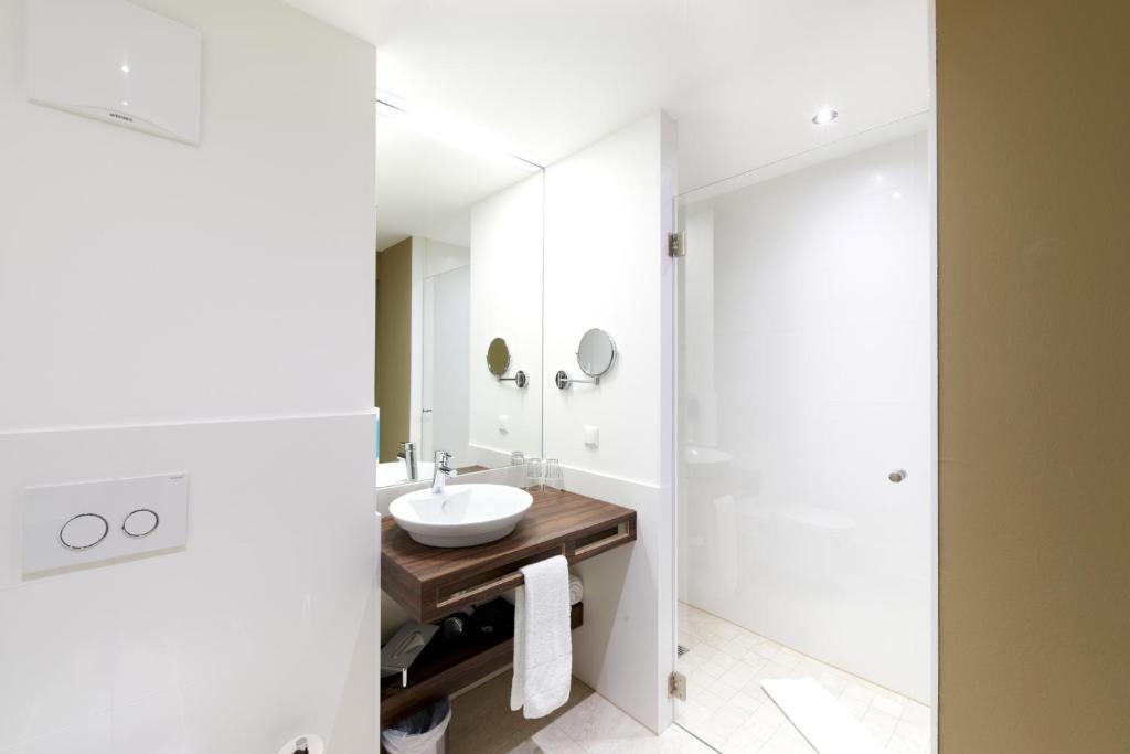 Simm's Hotel - cityhotel next to Metro U3 - Resim 42