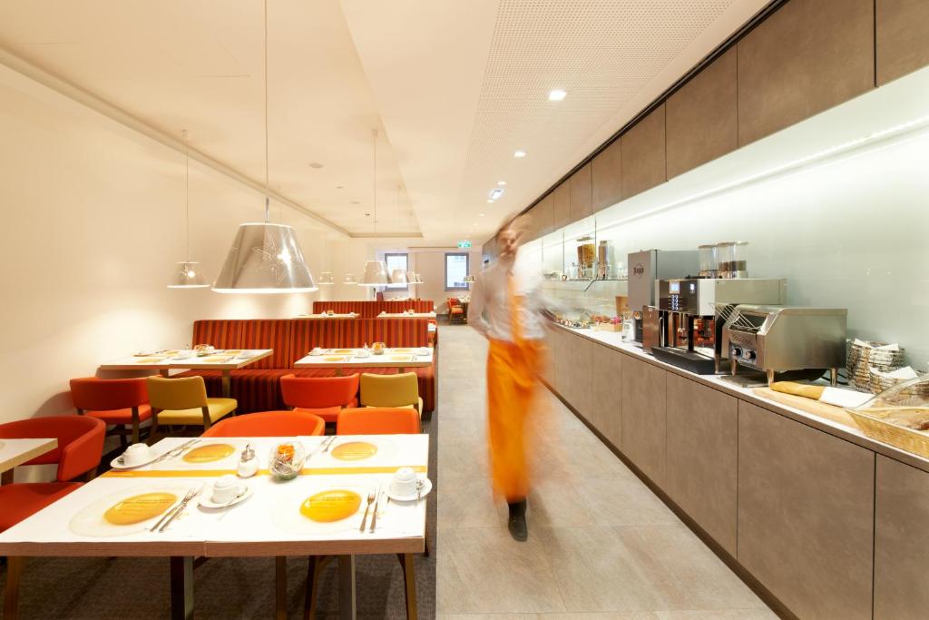 Simm's Hotel - cityhotel next to Metro U3 - Resim 20