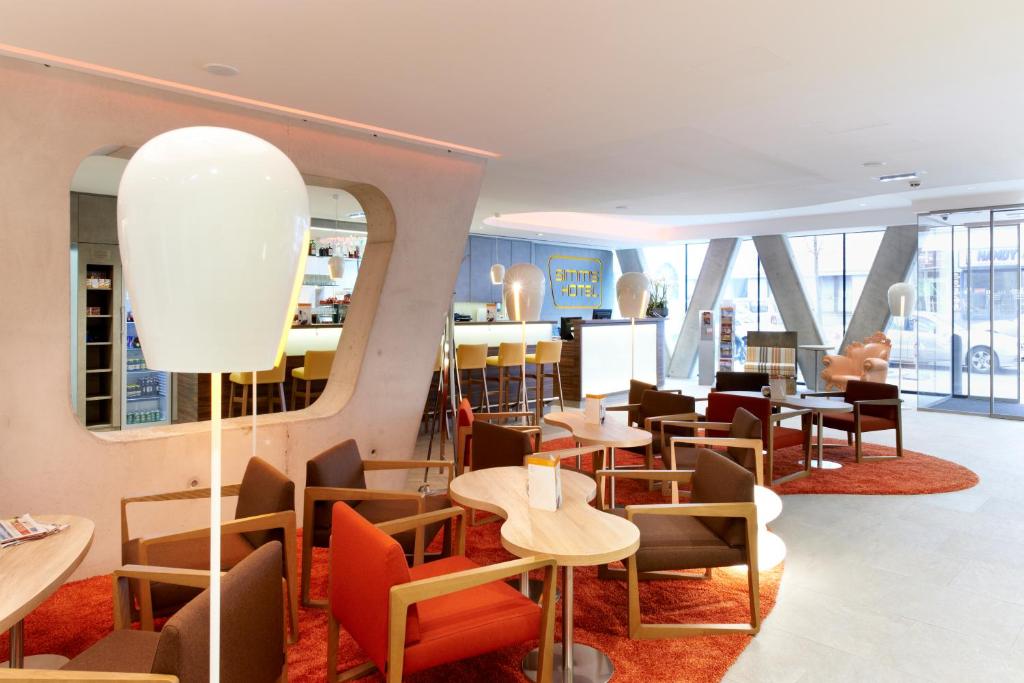 Simm's Hotel - cityhotel next to Metro U3 - Resim 24