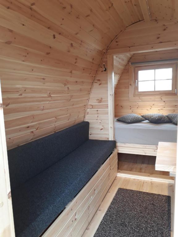 Posezení v ubytování Fossatun Camping Pods & Cottages - Sleeping Bag Accommodation