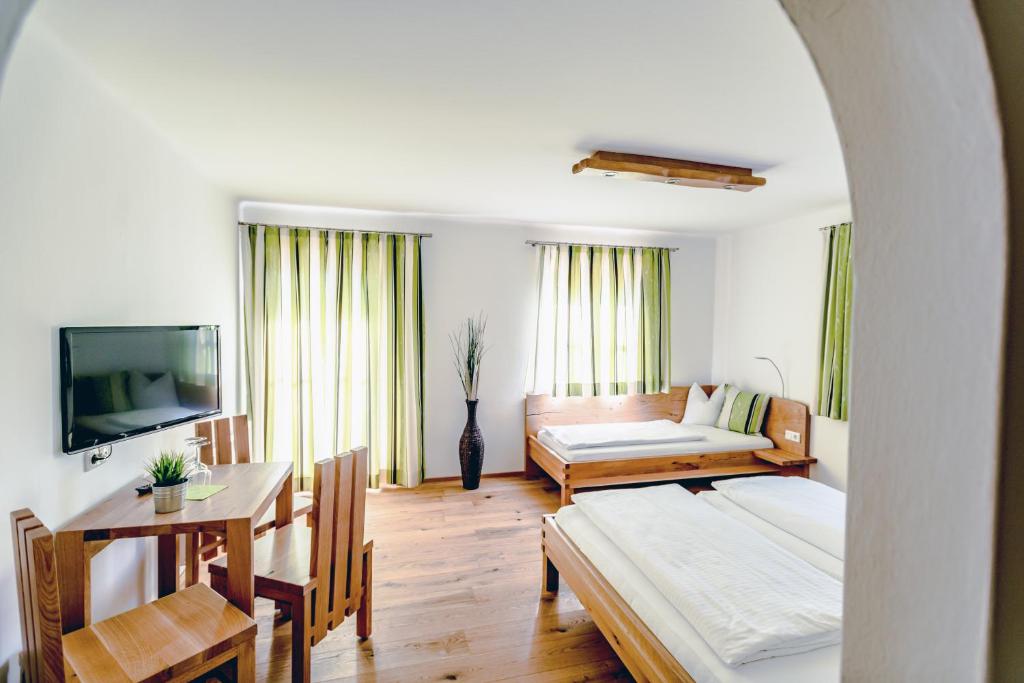 Telewizja i/lub zestaw kina domowego w obiekcie Pension Tannhof