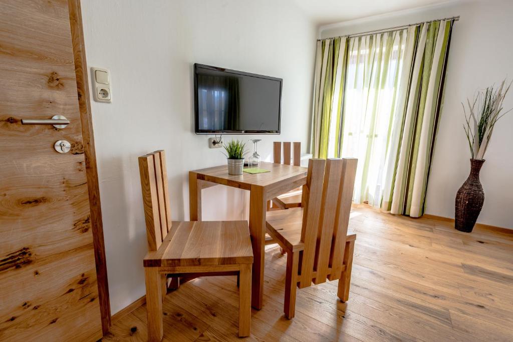 Telewizja i/lub zestaw kina domowego w obiekcie Pension Tannhof
