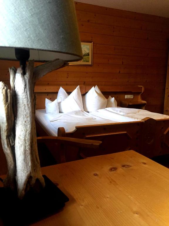 Postel nebo postele na pokoji v ubytování Landgasthof Kirchmayer