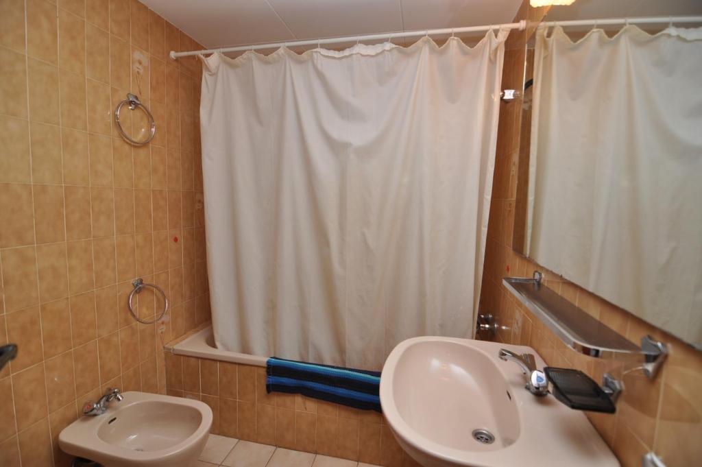 Apartment RNET - Grand Pavois, Roses, Spain - Booking.com