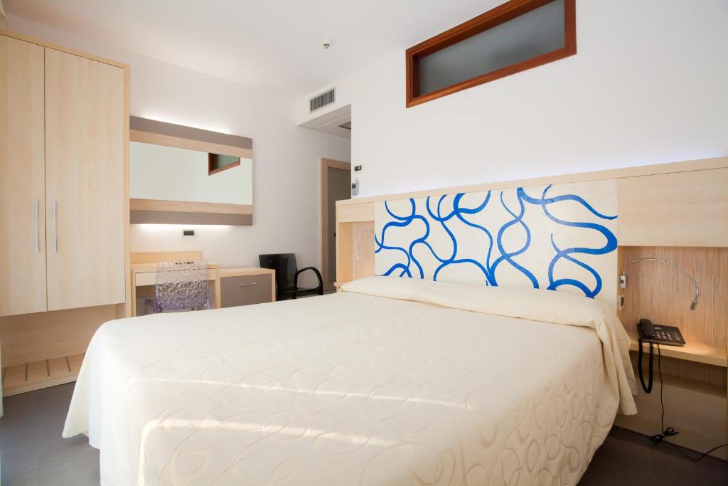 Postel nebo postele na pokoji v ubytování Hotel Savoy