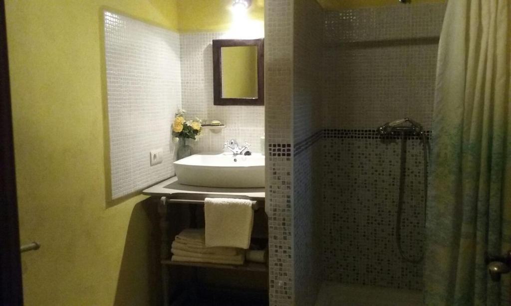A bathroom at La Dueña I