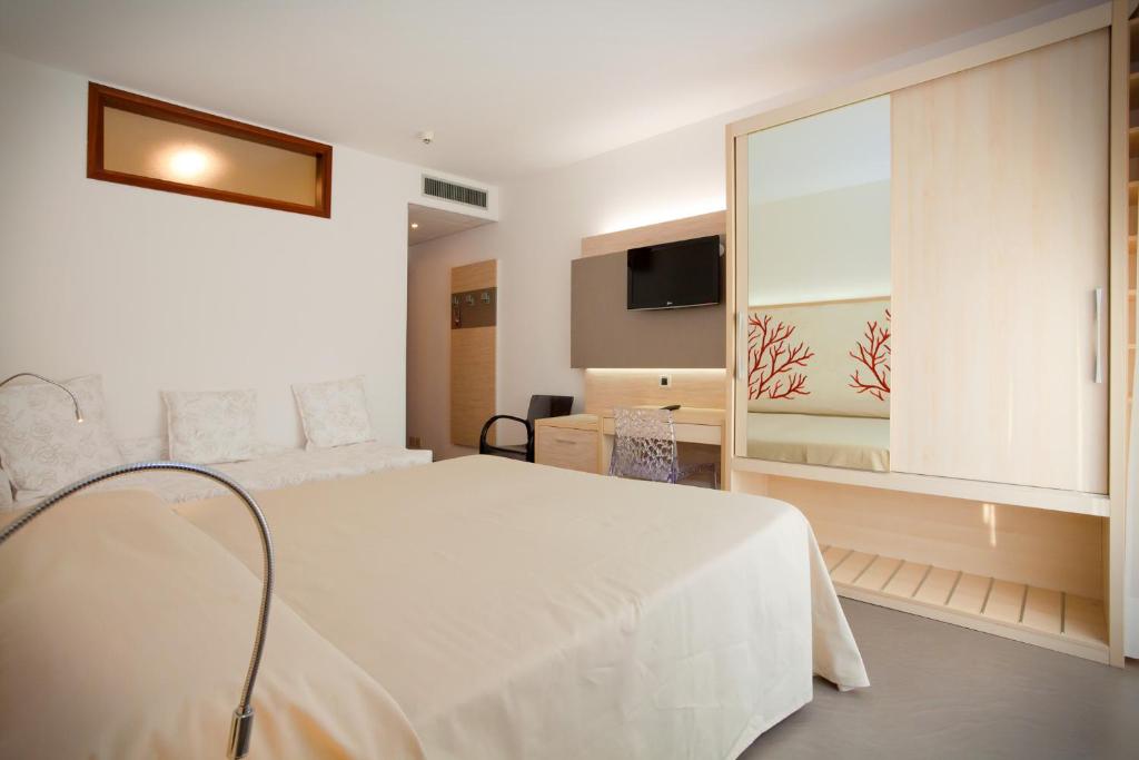 Postel nebo postele na pokoji v ubytování Hotel Savoy