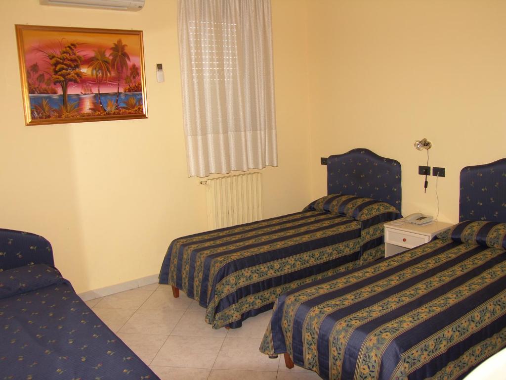Postel nebo postele na pokoji v ubytování Hotel Genius