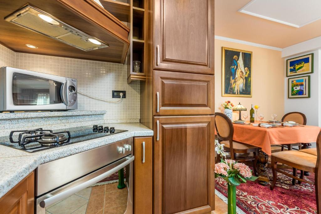 Kuchyňa alebo kuchynka v ubytovaní Apartment Noa Opatija