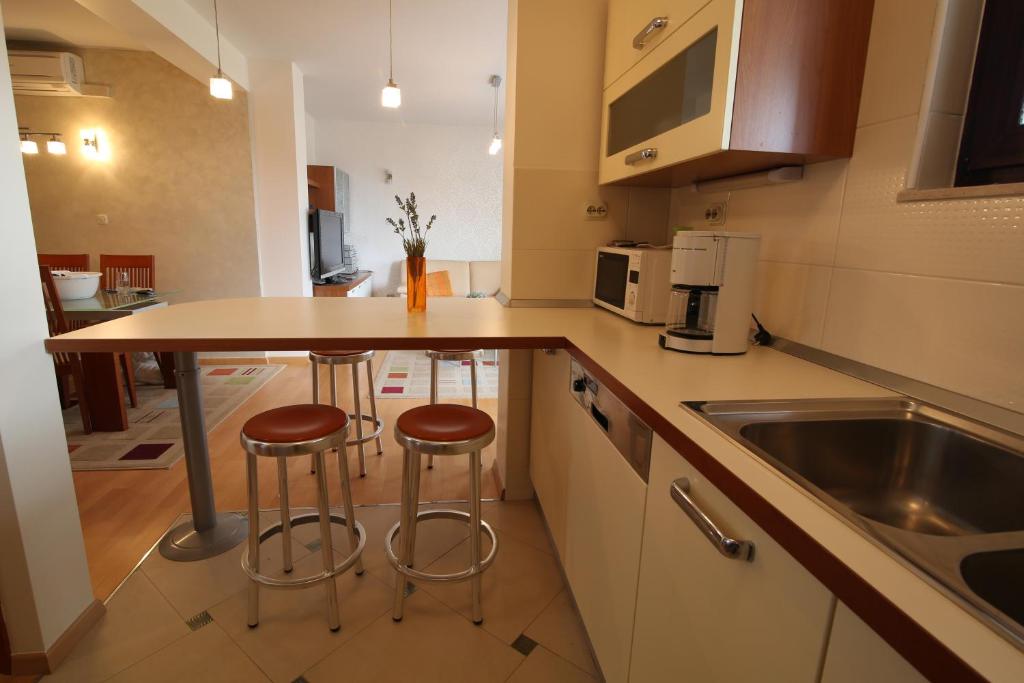 Kuchyňa alebo kuchynka v ubytovaní Apartman San Marino 2