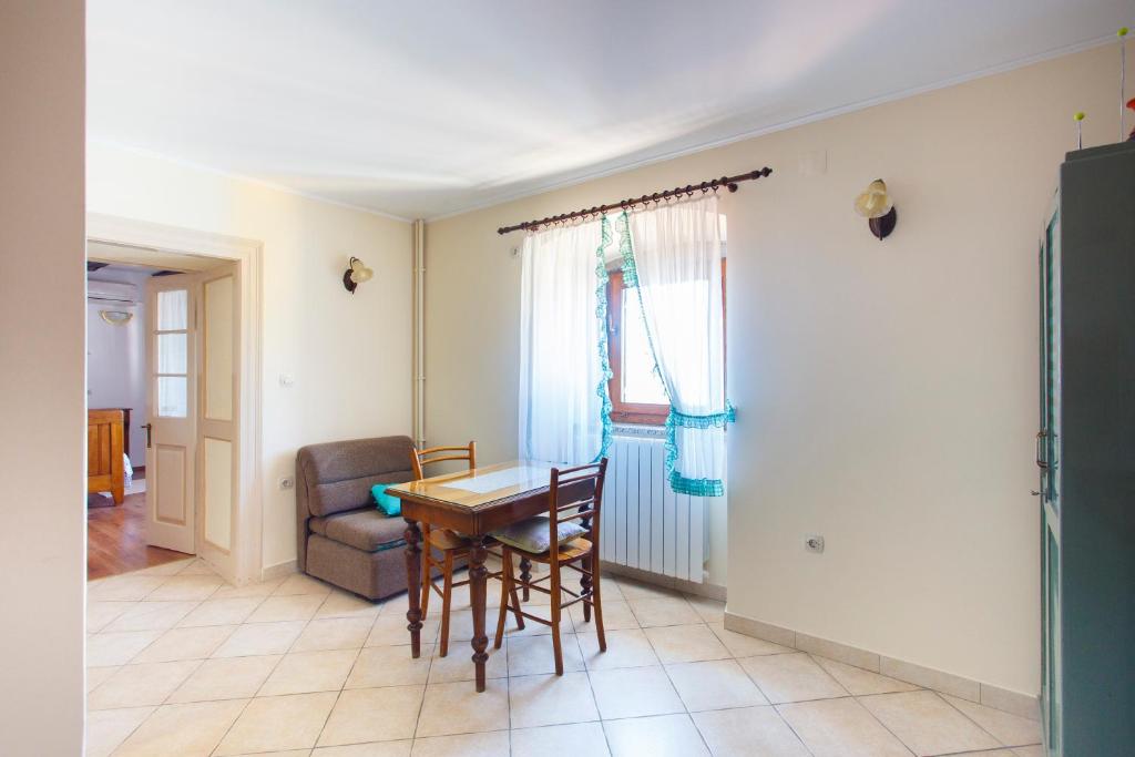 Posezení v ubytování Apartments Villa Kastav in Old town center with sea view and parking