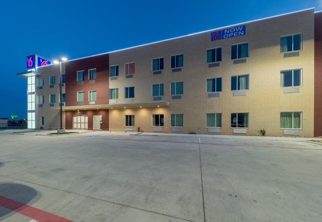 Motel 6 Fort Worth, TX - North - Saginaw photo