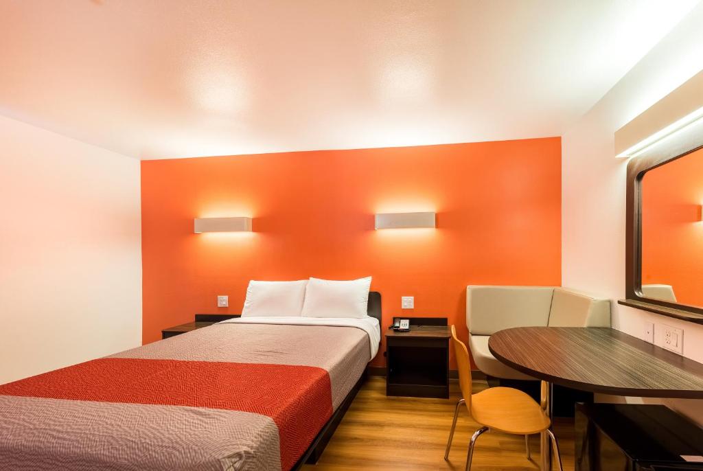 Motel 6 Fort Worth, TX - North - Saginaw photo