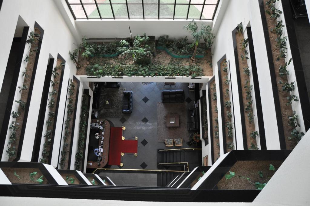  Crystal Plaza Hotel
