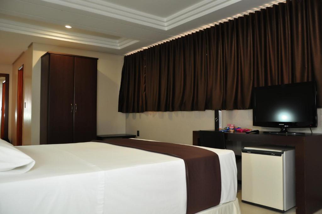  Crystal Plaza Hotel
