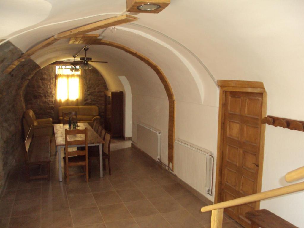 A seating area at Masia l`Arà