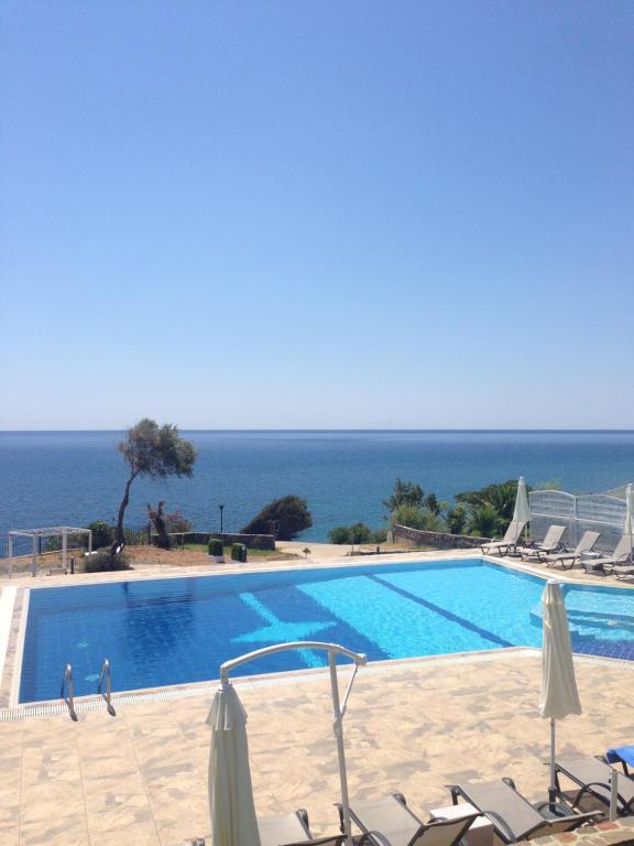 Bazén v ubytování Samothraki Beach Boutique Hotel nebo v jeho okolí