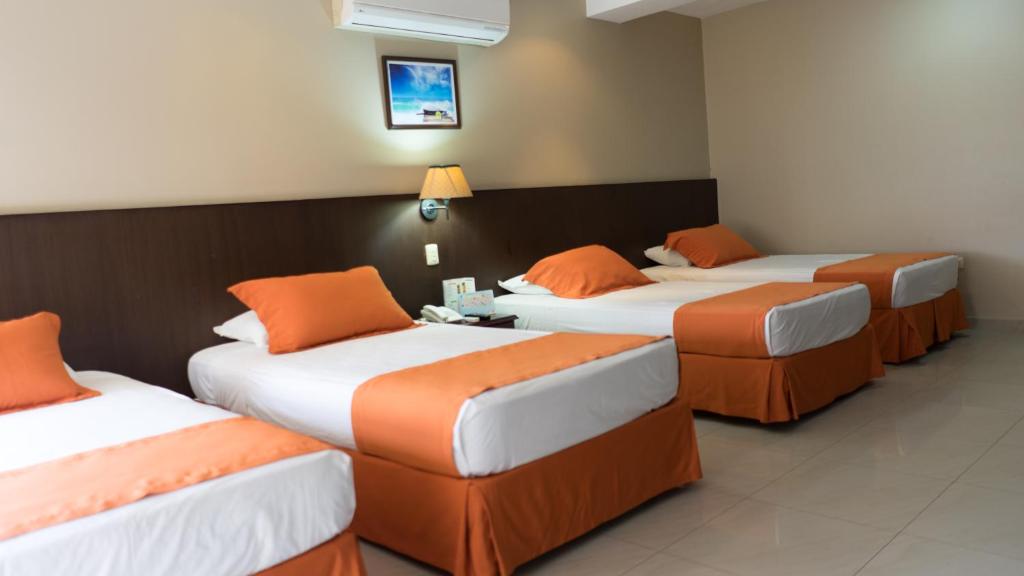 Postel nebo postele na pokoji v ubytování Hotel Los Almendros