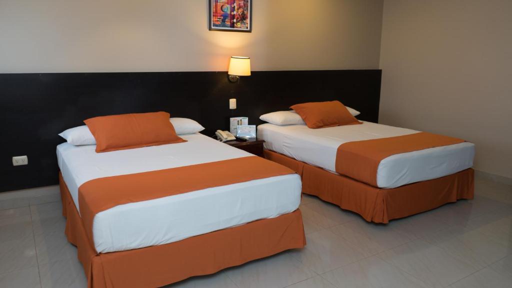 Postel nebo postele na pokoji v ubytování Hotel Los Almendros