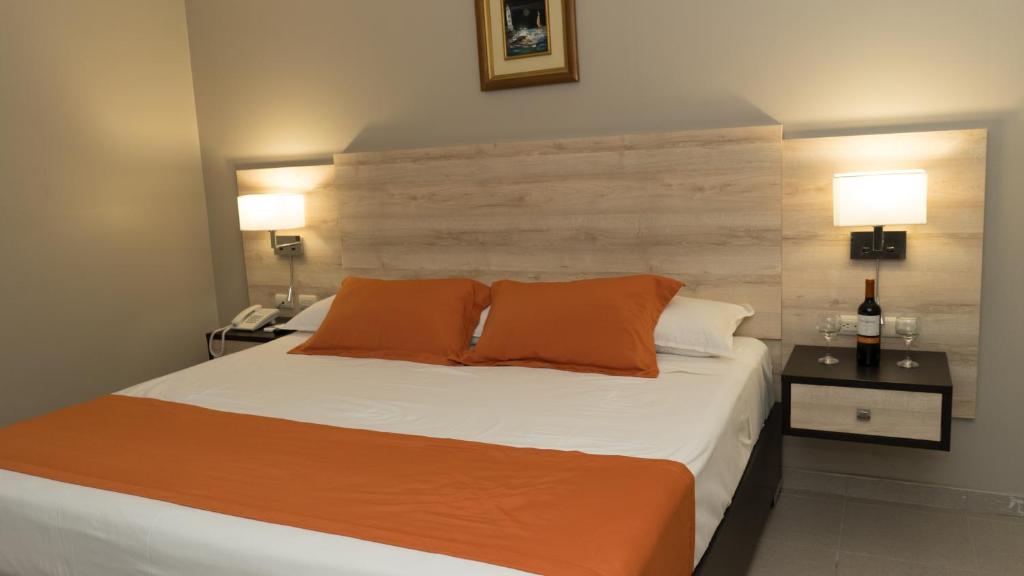 Postel nebo postele na pokoji v ubytování Hotel Los Almendros