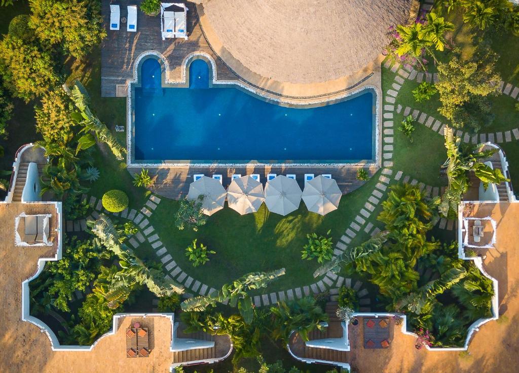 Bazén v ubytování Navutu Dreams Resort & Wellness Retreat nebo v jeho okolí