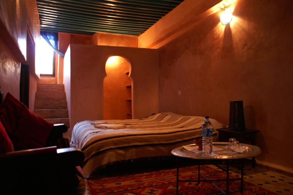 Postel nebo postele na pokoji v ubytování Riad Felloussia