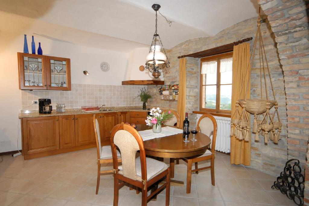 Kuchyň nebo kuchyňský kout v ubytování Agriturismo Sondrea