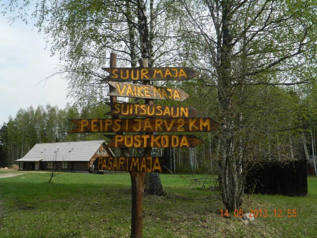 a street sign with directions to different cities at Kauksi Puhkemaja in Kauksi