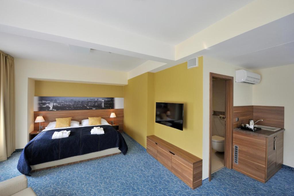 Postel nebo postele na pokoji v ubytování Imperial Hotel Ostrava