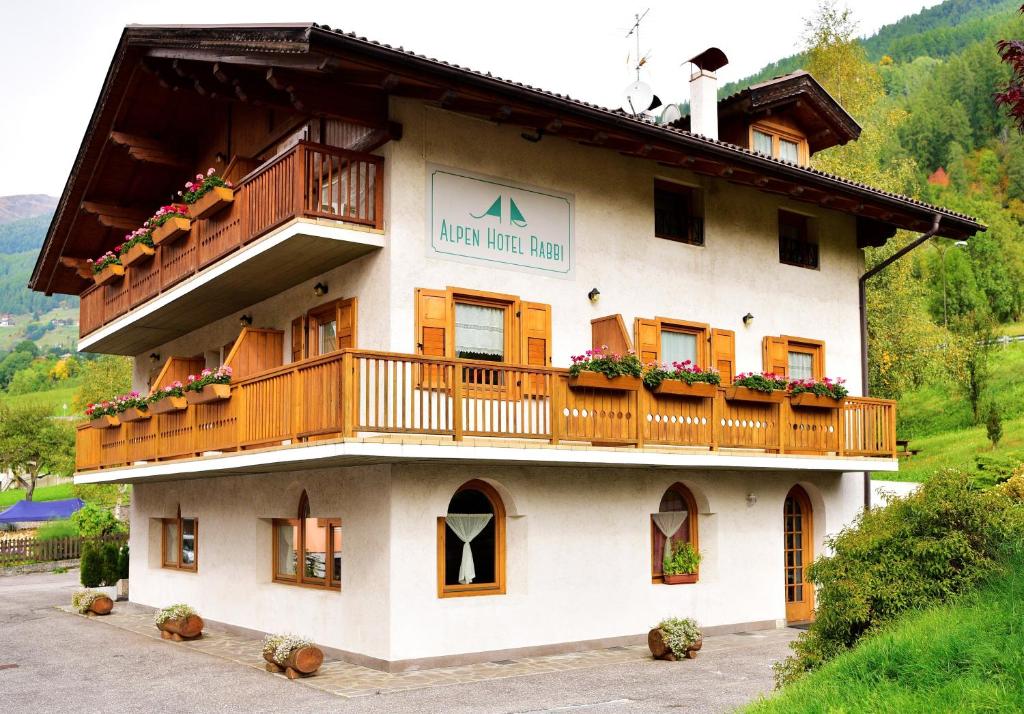 Nespecifikovaný výhled na hory nebo výhled na hory při pohledu z hotelu