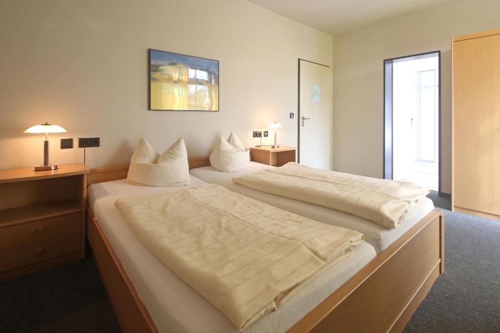 Postel nebo postele na pokoji v ubytování Hotel Busch-Atter