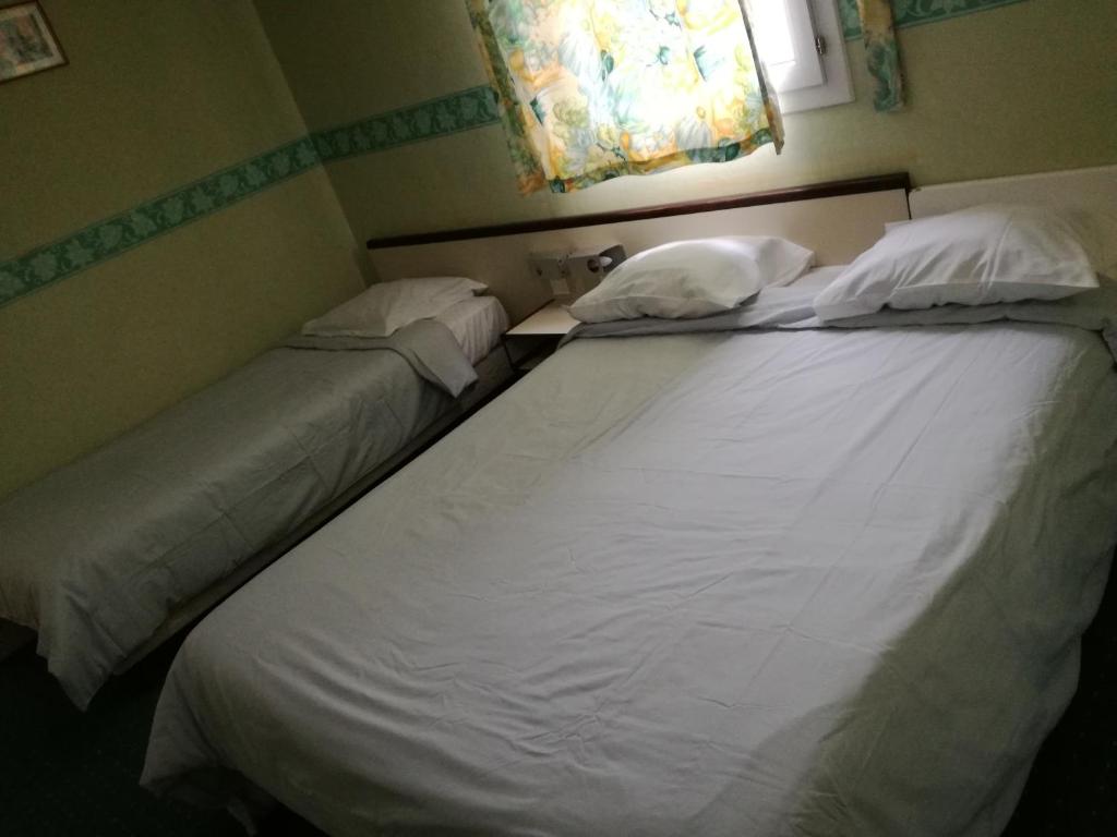 Postel nebo postele na pokoji v ubytování Hôtel l'Eden