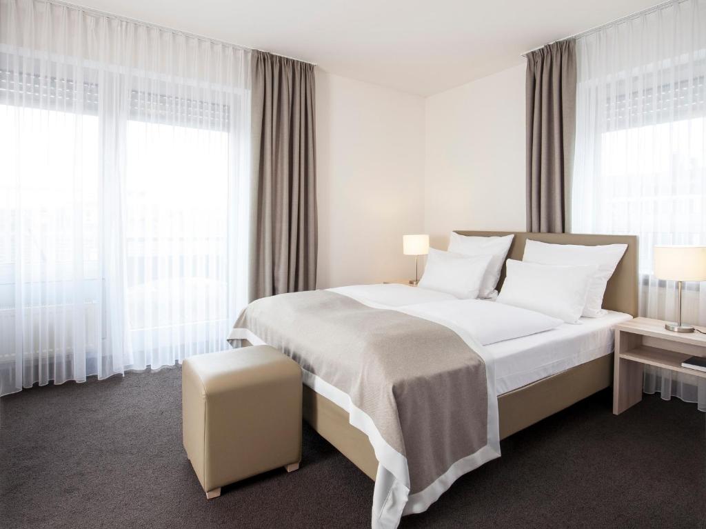 Postel nebo postele na pokoji v ubytování Hotel Senator München