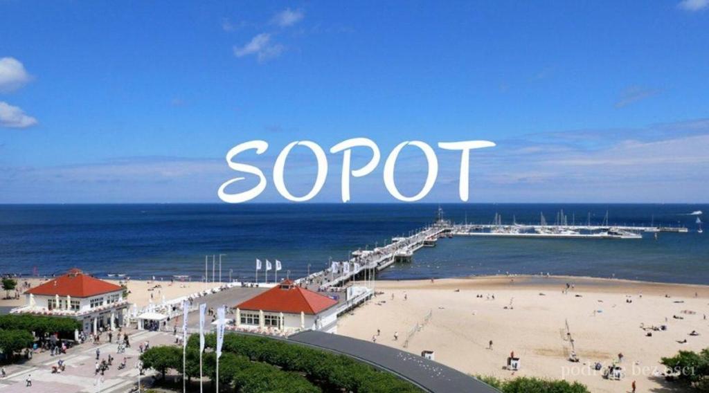 ソポトにあるsopot aquariusのsorrentoという言葉のビーチの景色