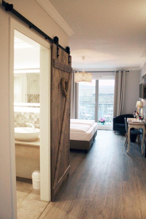 Winzerhotel Trautwein - Double Or Twin Room With Balcony
