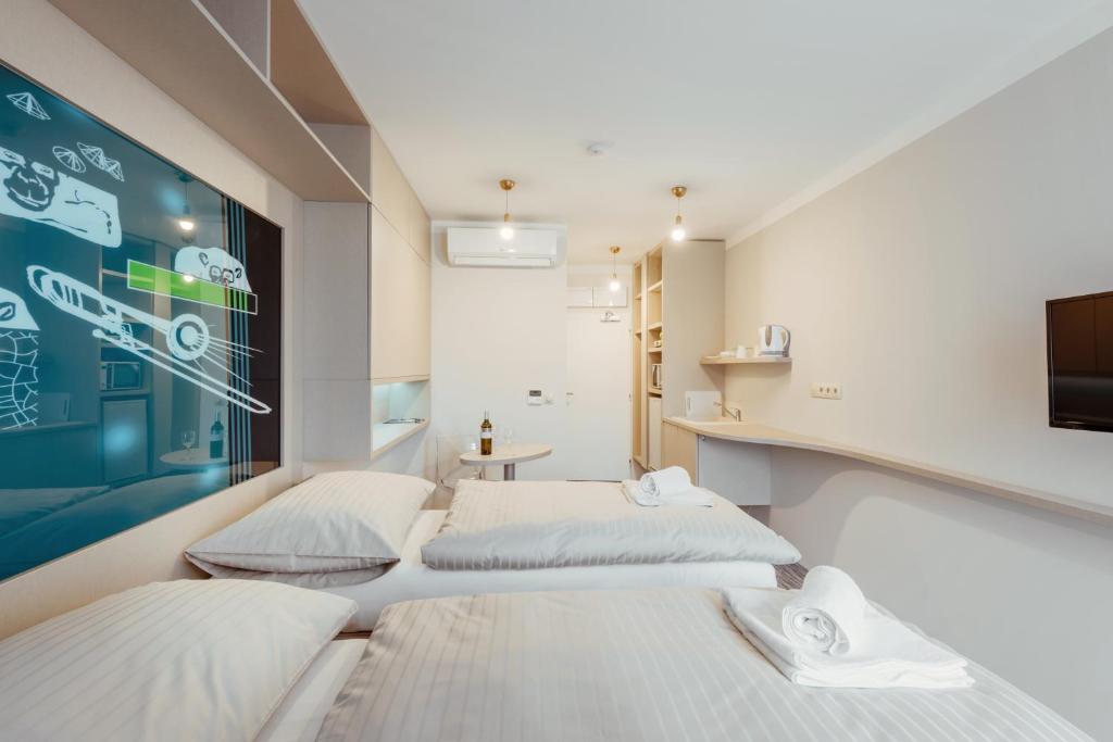 Postel nebo postele na pokoji v ubytování Smarthotel Nezvalova Archa